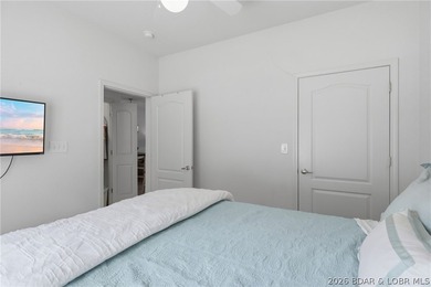 Wow!! Don't miss this Gorgeous walk-in unit at Beautiful Monarch - photo 25