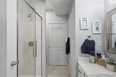 Wow!! Don't miss this Gorgeous walk-in unit at Beautiful Monarch - photo 32