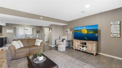 Welcome to this beautifully updated, move-in ready villa in one - photo 3