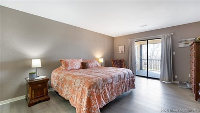 Welcome to this beautifully updated, move-in ready villa in one - photo 9