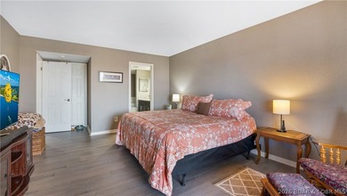 Welcome to this beautifully updated, move-in ready villa in one - photo 10