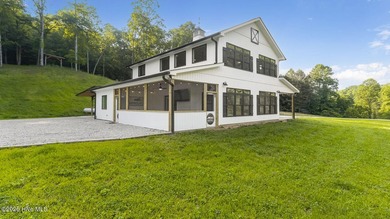 Discover an extraordinary 76 acre unrestricted mountain estate - photo 4