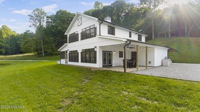 Discover an extraordinary 76 acre unrestricted mountain estate - photo 6