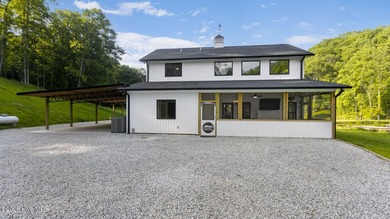 Discover an extraordinary 76 acre unrestricted mountain estate - photo 9