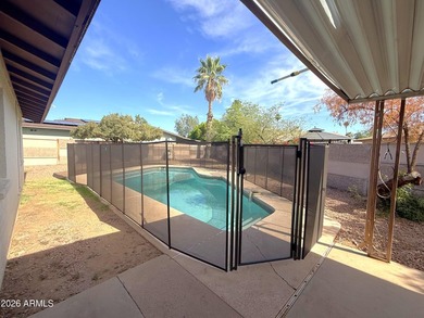Beautiful Glendale home featuring a private pool and a - photo 12