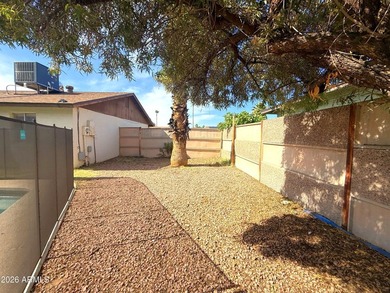 Beautiful Glendale home featuring a private pool and a - photo 13