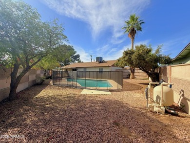 Beautiful Glendale home featuring a private pool and a - photo 14