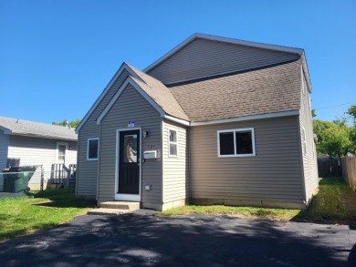 Cranberry Lake Home For Sale in Round Lake Park Illinois