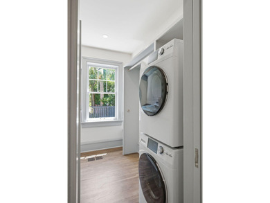 Welcome to 35 Gibbes Street, a historic Charleston residence - photo 48