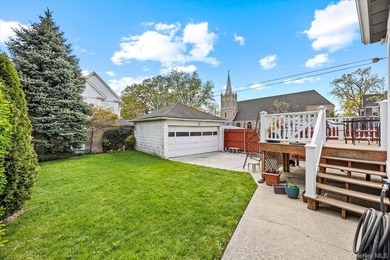 Newly listed single-family residence set on a 40 x 100 lot - photo 4