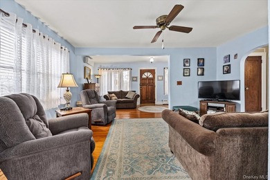 Newly listed single-family residence set on a 40 x 100 lot - photo 7