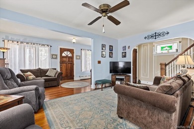 Newly listed single-family residence set on a 40 x 100 lot - photo 8