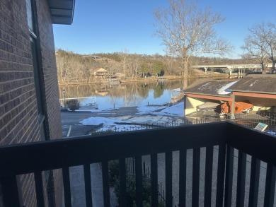 Lake Condo Sale Pending in Hollister, Missouri