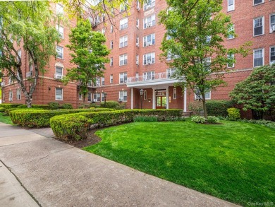 Forest Hills living at its finest. This bright one-bedroom - photo 13