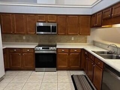 Corner unit town home in Diamond Lakes subdivision, a rare gem - photo 17