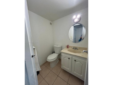 Discover this inviting 1-bedroom, 1.5-bathroom condo in the