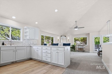 Rare better than new townhome minutes from downtown Eagle in a - photo 8