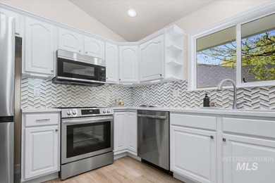 Rare better than new townhome minutes from downtown Eagle in a - photo 10