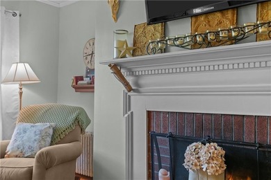 **Charming Historic Condominium in the Heart of Newport** - photo 16