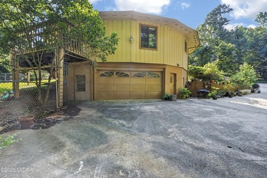 Welcome to one of Forsyth's most distinctive homes! This - photo 5