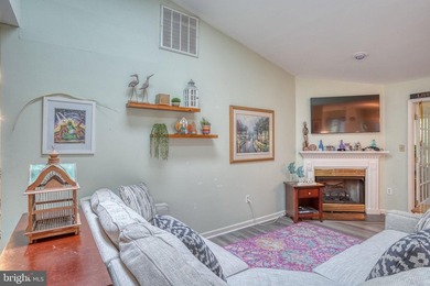 Welcome home to this beautifully maintained 3-bedroom, 2-bath - photo 13