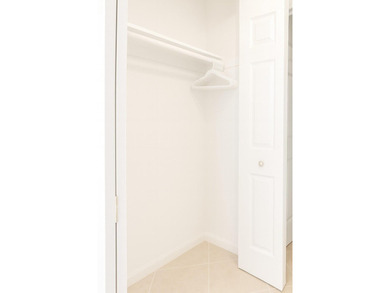 Beautiful, spacious, light-filled 1/1/1 in a very well-managed - photo 14