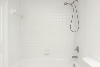 Beautiful, spacious, light-filled 1/1/1 in a very well-managed - photo 17