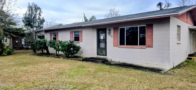 Deer Point Lake Home Sale Pending in Panama City Florida