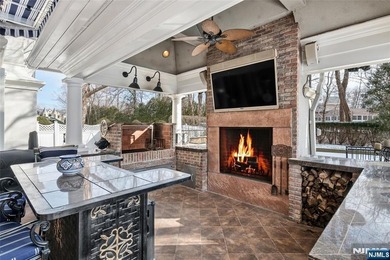 In the most sought after,influential & premier address in Alpine - photo 31
