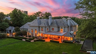 In the most sought after,influential & premier address in Alpine - photo 32