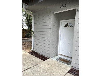 Bright Private End Unit Townhome! This light-filled end unit - photo 2