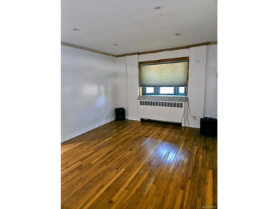 Welcome home to this stunning move-in ready one bedroom garden - photo 4