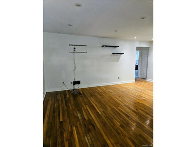 Welcome home to this stunning move-in ready one bedroom garden - photo 5