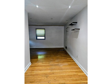 Welcome home to this stunning move-in ready one bedroom garden - photo 6