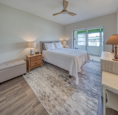 Gorgeous fully upgraded unit with rare 2 full baths. This unit - photo 14