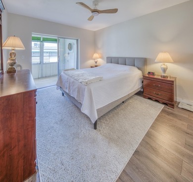 Gorgeous fully upgraded unit with rare 2 full baths. This unit - photo 15