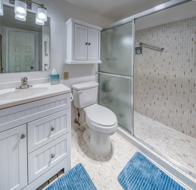 Gorgeous fully upgraded unit with rare 2 full baths. This unit - photo 18
