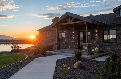 (private lake, pond, coastal) Home For Sale in Pasco Washington