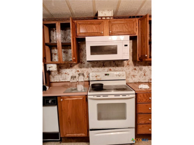 Calling all investors ! This Central location. Single wide