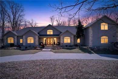 Stunning updated home in highly desired Four Seasons w/ - photo 1