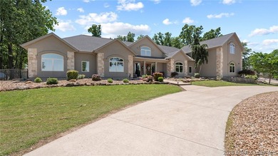 Stunning updated home in highly desired Four Seasons w/ - photo 2