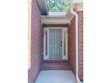 Discover an exceptional, fully updated, true ranch residence - photo 4