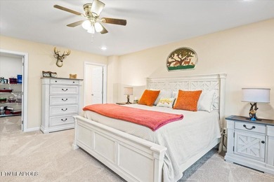 Welcome to this spacious and beautifully maintained 6-bedroom - photo 12