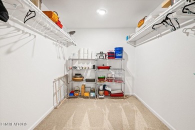 Welcome to this spacious and beautifully maintained 6-bedroom - photo 13