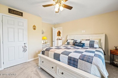 Welcome to this spacious and beautifully maintained 6-bedroom - photo 15