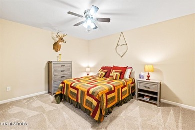 Welcome to this spacious and beautifully maintained 6-bedroom - photo 16