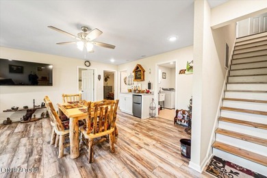 Welcome to this spacious and beautifully maintained 6-bedroom - photo 20