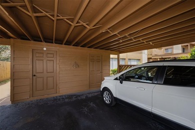 Welcome to easy, low-maintenance living in this beautifully - photo 2
