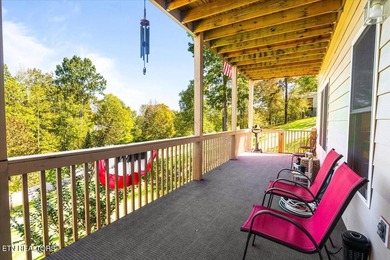 Welcome to this spacious and beautifully maintained 6-bedroom - photo 23