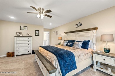 Welcome to this spacious and beautifully maintained 6-bedroom - photo 27
